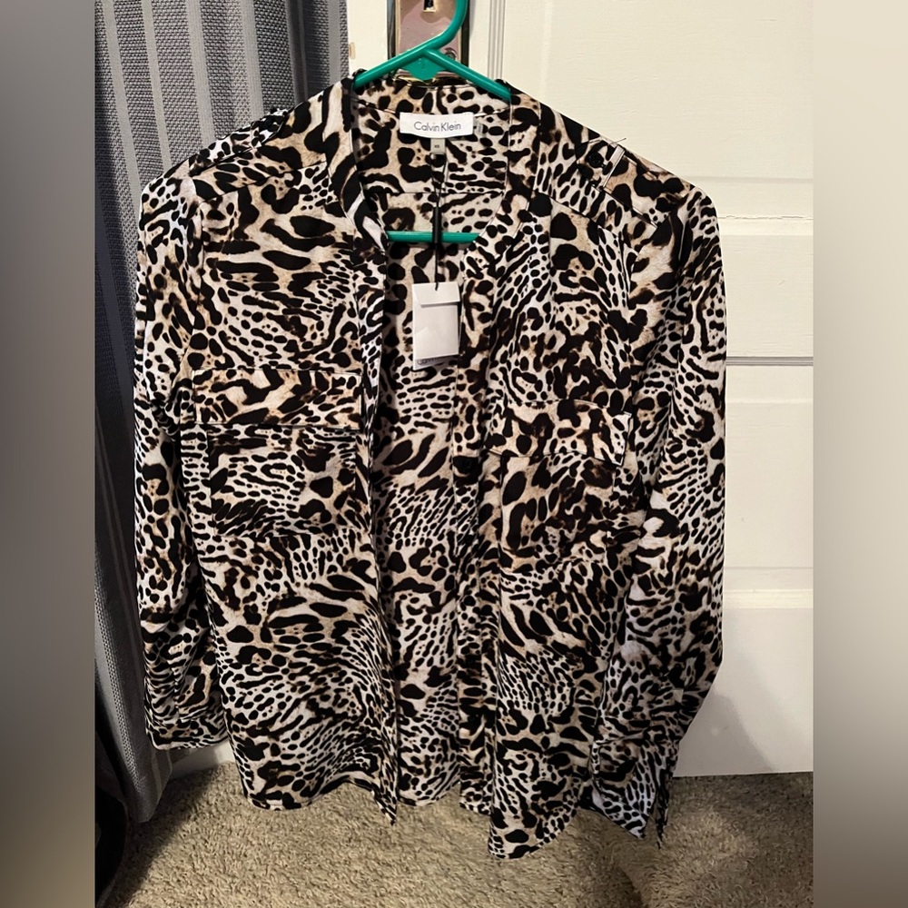 Calvin Klein XS NWT cheetah print top